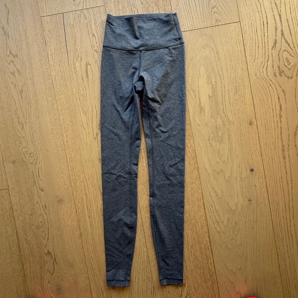 Women's Lululemon Charcoal Leggings - Size 2 - Picture 1 of 3